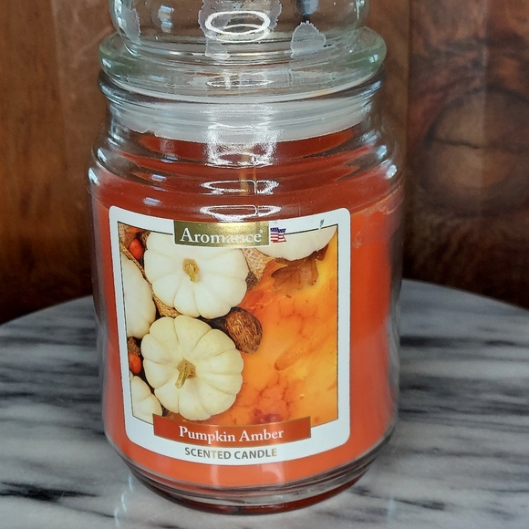 Pumpkin Amber Candle - Picture 6 of 12